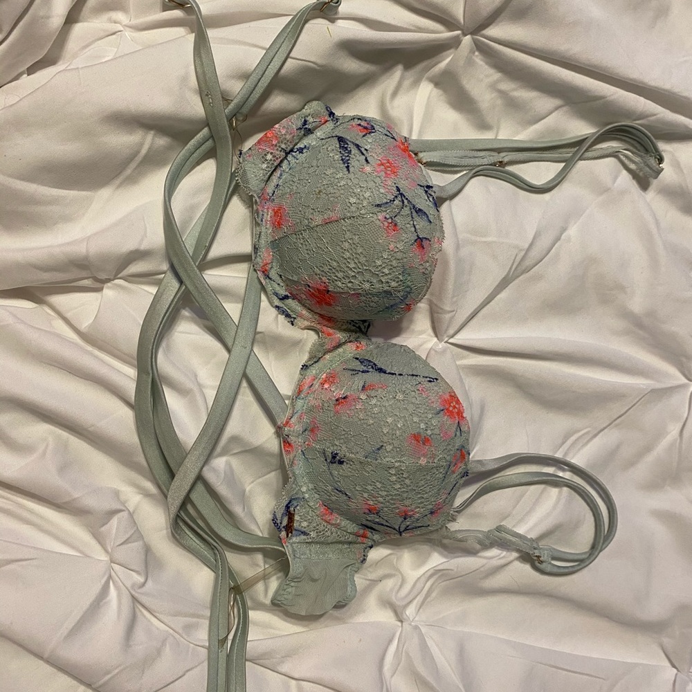 Victoria’s Secret floral bra 32B
